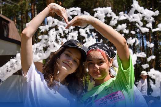 10 лучших языковых лагерей для детей на летние каникулы 2025 г.