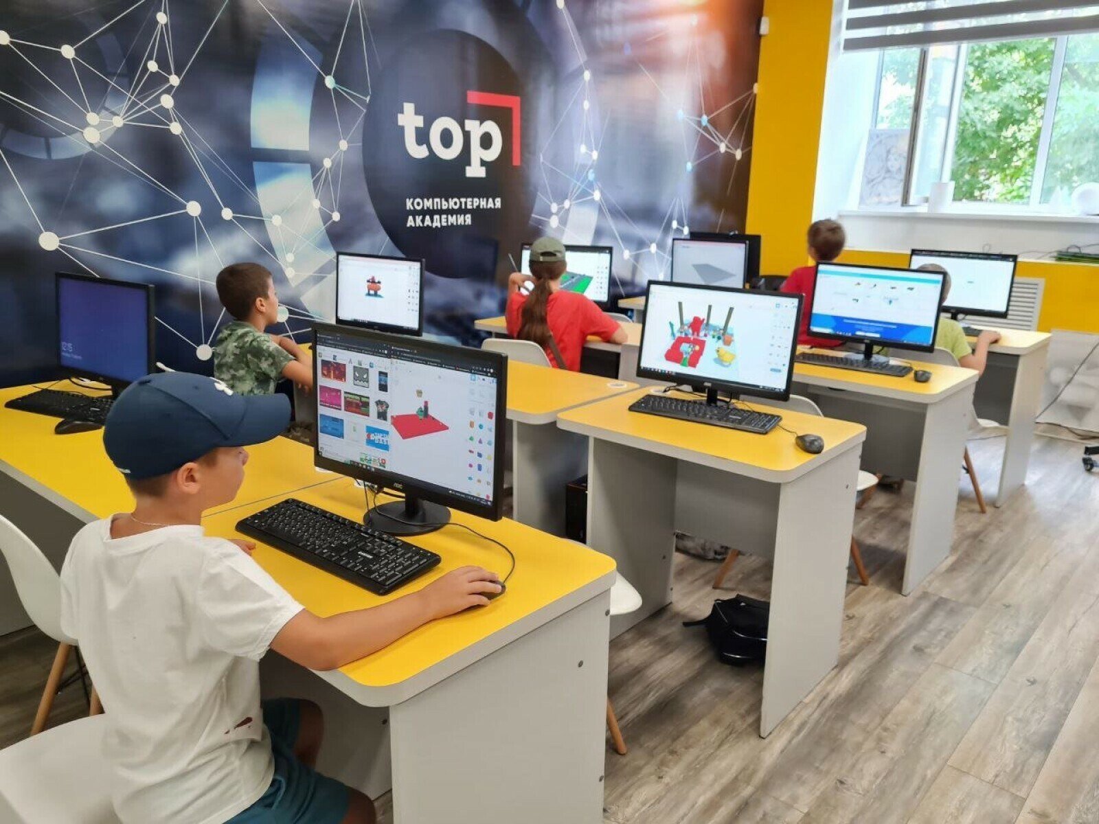 Компьютерная Академия TOP. Ульяновск – городской лагерь, Ульяновск, 2 филиала. Путевки в детский лагерь на 2025 год, фото программы 2