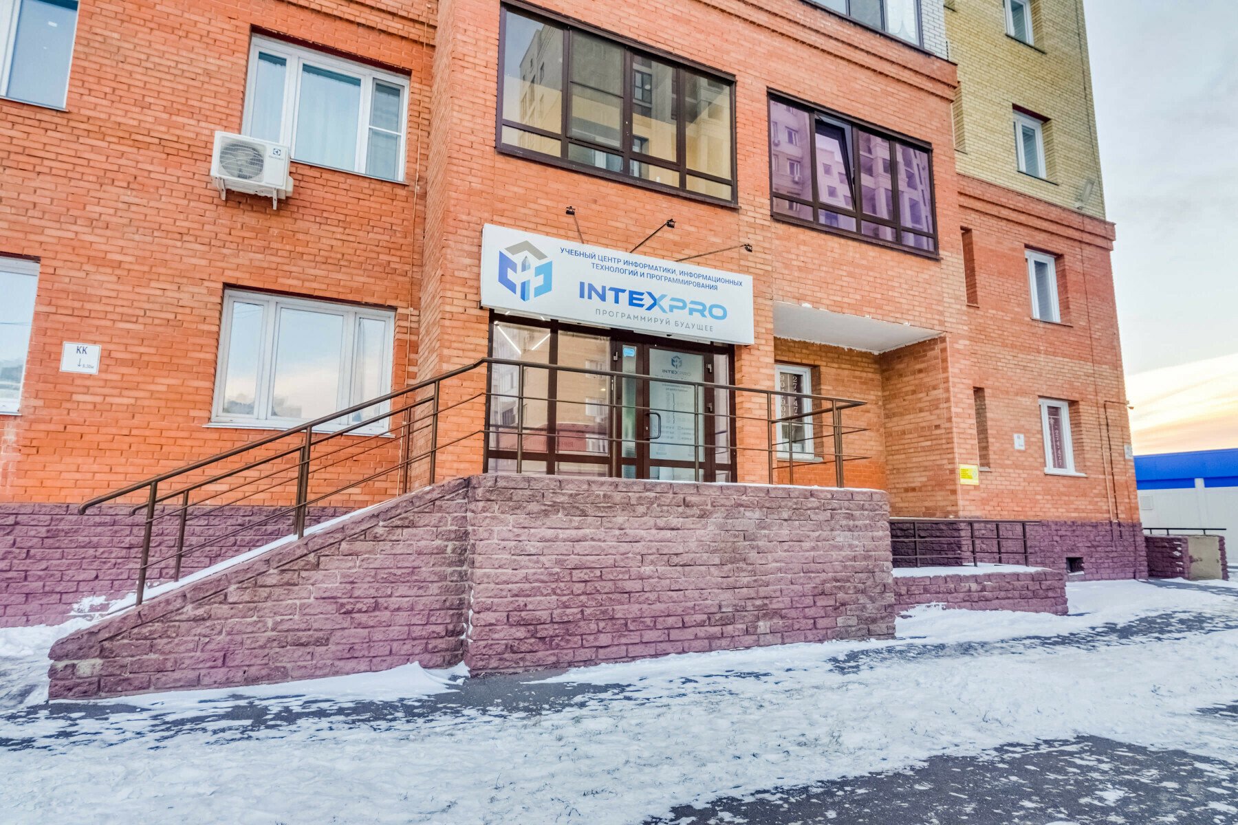 Летние IT-интенсивы Профессии – городской лагерь, Омск, 2 филиала. Путевки в детский лагерь на 2025 год, фото размещения 1
