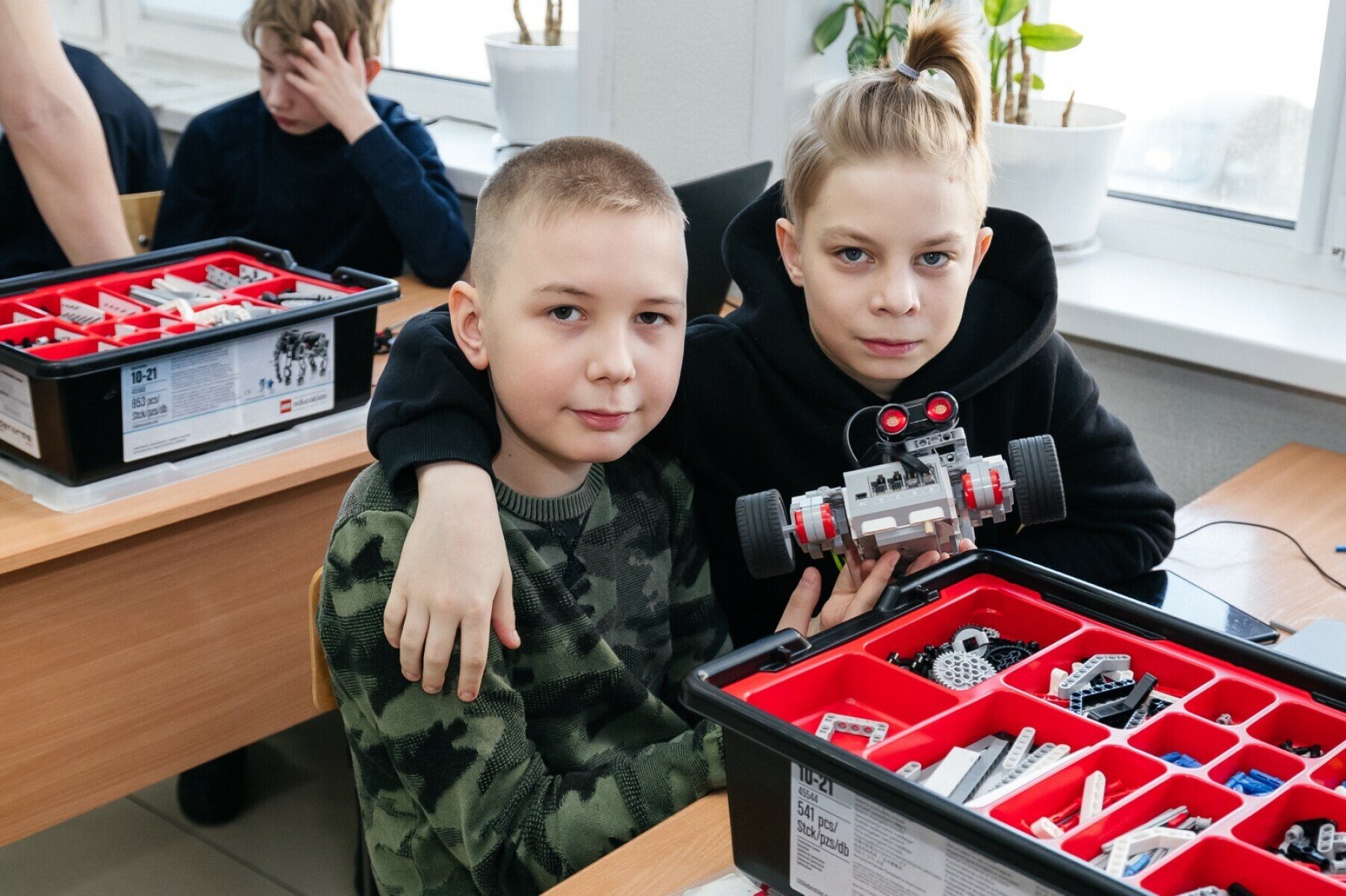 Лига Роботов. Школа робототехники – городской лагерь, Екатеринбург, 10 филиалов. Путевки в детский лагерь на 2025 год, фото программы 14