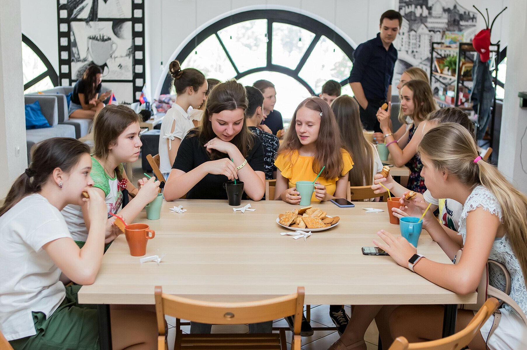 Летний английский лагерь G8 Camp – городской лагерь, Краснодарский край, Сочи, 2 локации . Путевки в детский лагерь на 2025 год, фото питания 3
