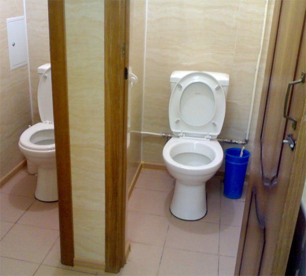 Сайт орленок клин. Лагерь Комсомольский Орленок туалет. Орлёнок лагерь Звёздный туалеты. Лагерь штормовой Орленок туалета. Лагерь орлёнок санузел.