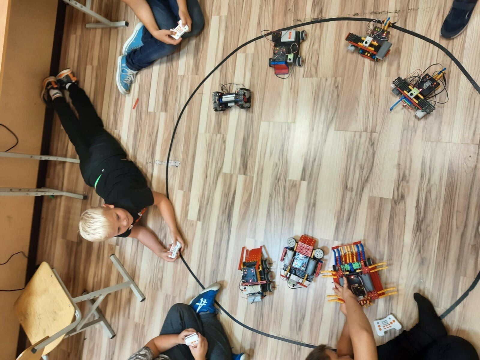 Лето с роботами. Ленинский проспект – городской лагерь, Санкт-Петербург, м. Ленинский проспект . Путевки в детский лагерь на 2025 год, фото программы 9