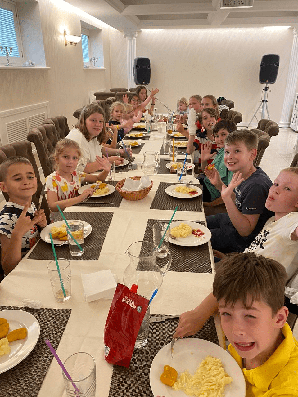 SummerNats – городской лагерь, Санкт-Петербург, 2 локации. Путевки в детский лагерь на 2024 год, фото питания 1
