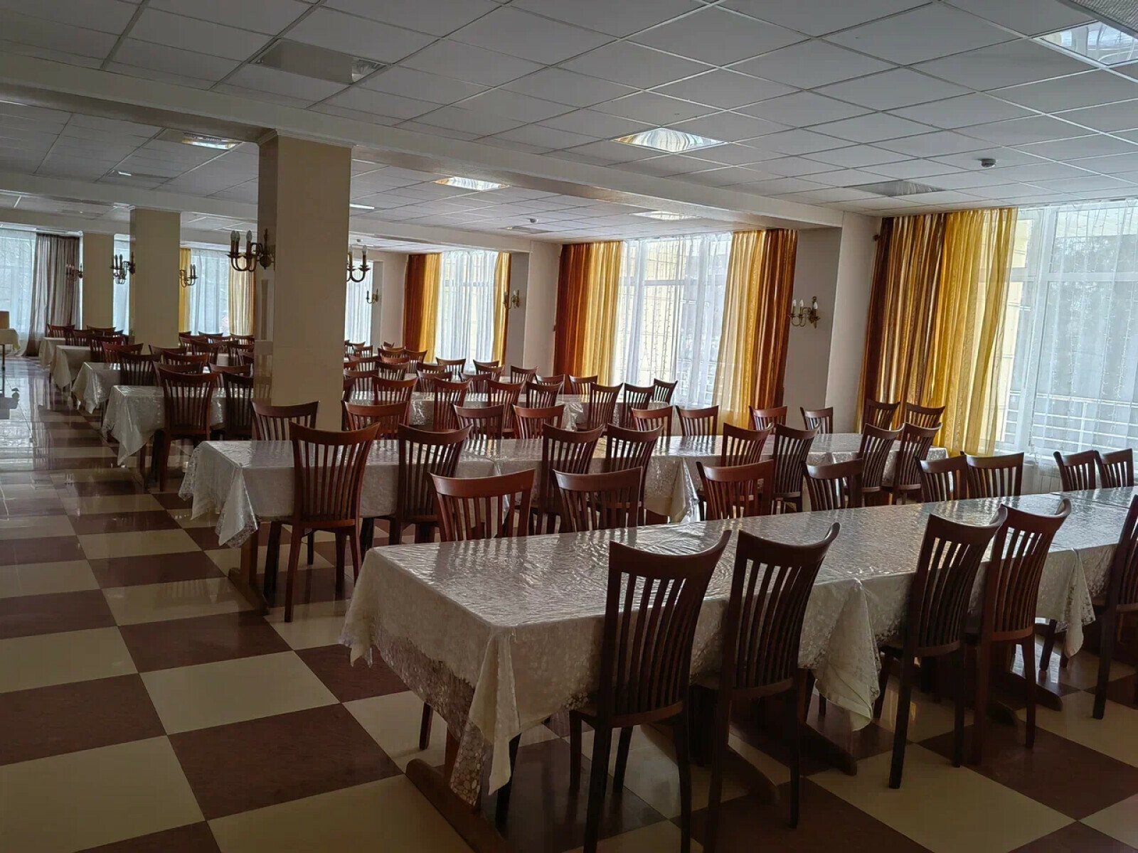 Академия звезд. ЛОК Изумруд – творческий лагерь, Московская обл., Наро-Фоминский р-н. Путевки в детский лагерь на 2025 год, фото питания 1