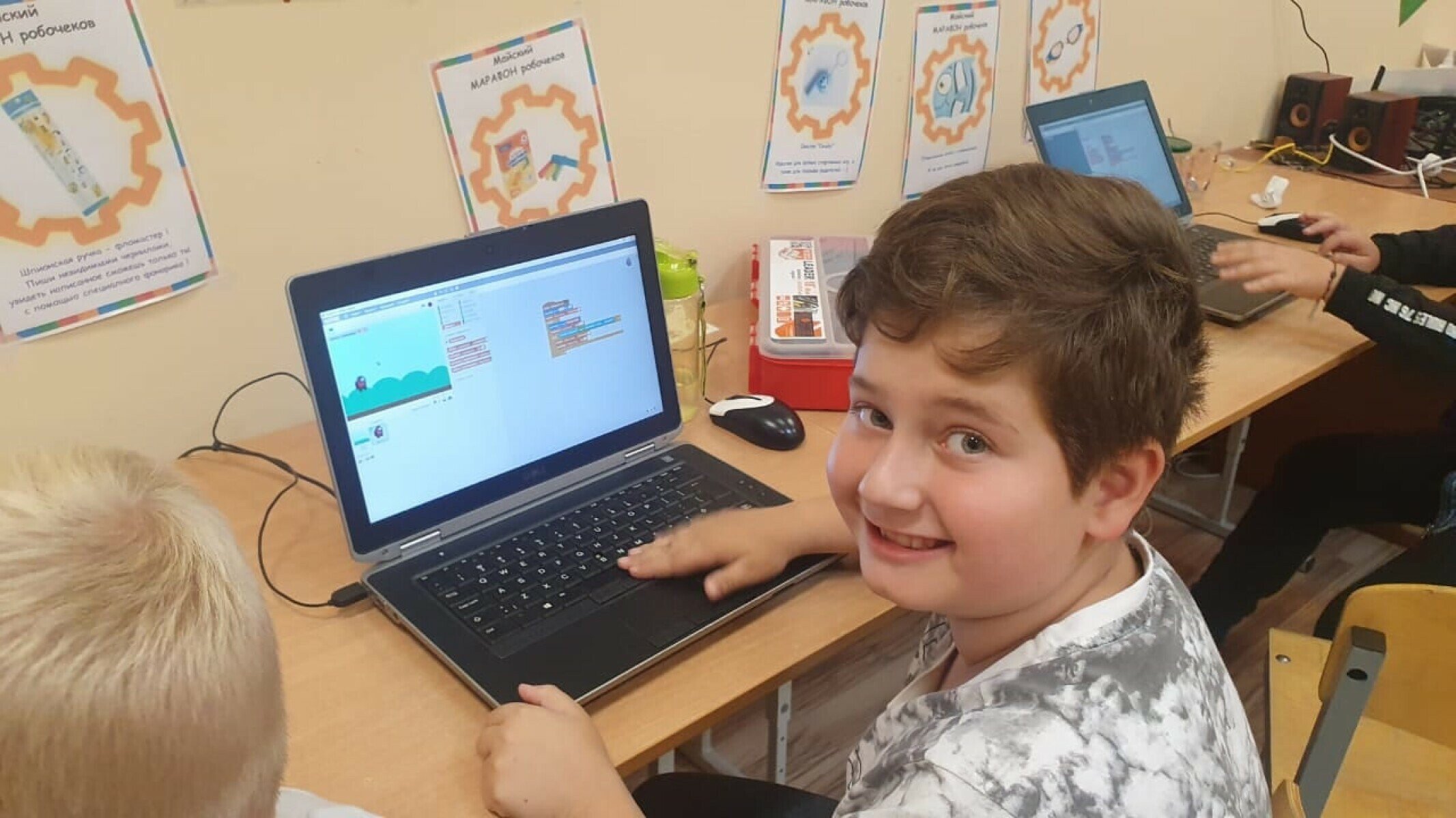 Лето с роботами. Ленинский проспект – городской лагерь, Санкт-Петербург, м. Ленинский проспект . Путевки в детский лагерь на 2025 год, фото программы 3