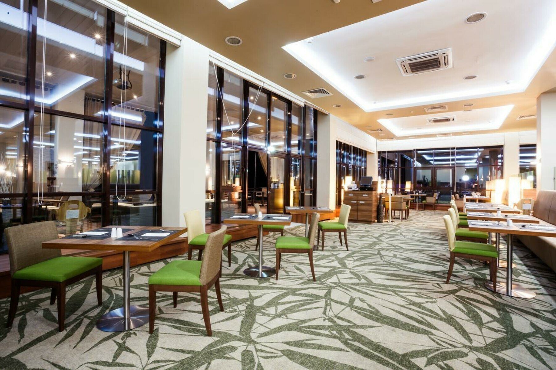 Скандинавская школа. Hilton Garden Inn – языковой лагерь, Московская область, Истринский район. Путевки в детский лагерь на 2025 год, фото питания 4