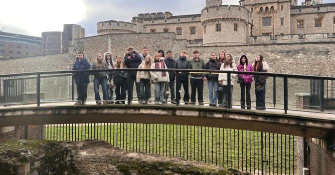 Детский лагерь «Enjoy Camp», Англия, Брэдфилд - Великобритания, Брэдфилд, Reading RG7 6AU, Bradfield College, купить путевку