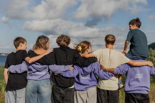 Детский лагерь «People School», Сочи - Краснодарский край, федеральная территория «Сириус», бул. Надежд, д. 18, «Бархатные сезоны. Спортивный квартал», купить путевку