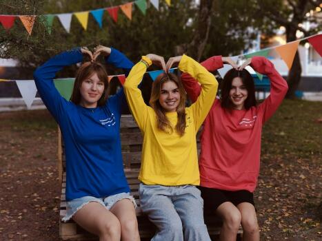 Детский лагерь «Яркие каникулы», Ленинградская область - Ленинградская обл., дер. Рощино, ул. Ладожская, д. 10, корп. 1, ДСОЛ «Ленинградец», купить путевку