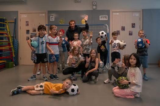 Детский лагерь Футбольная академия Rybakov Playschool, м.Саларьево - Москва, Новомосковский административный округ, район Коммунарка, Саларьевская улица, 12с1, купить путевку