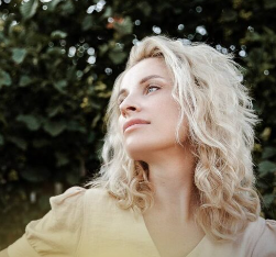 Александра Мезенцева